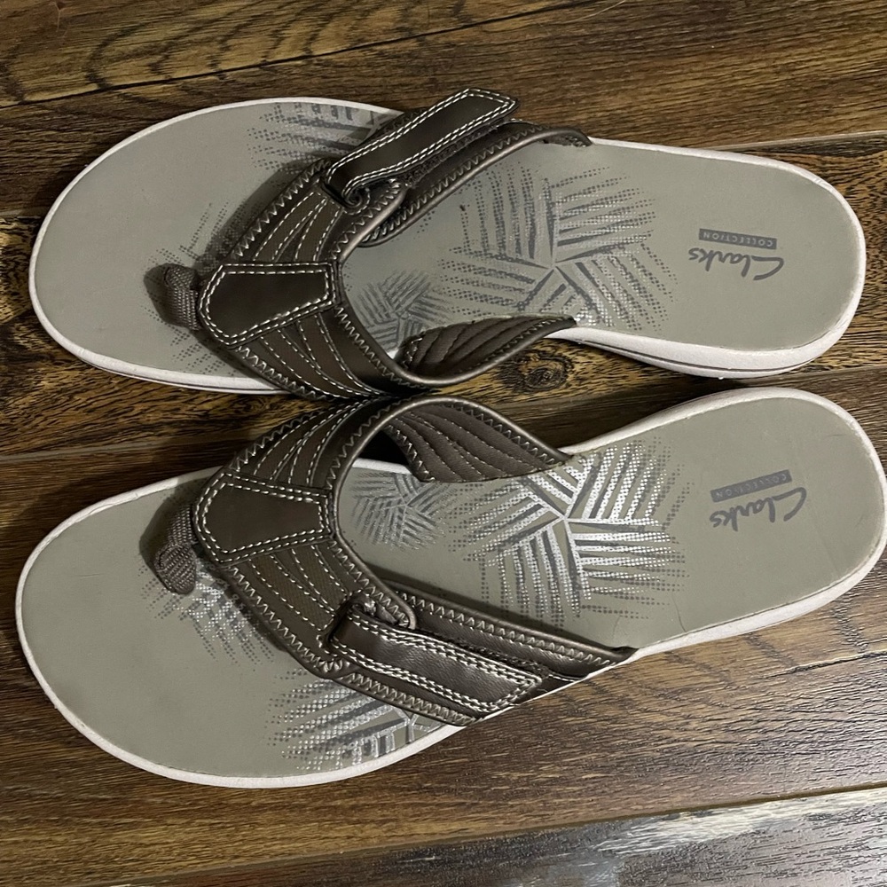 Like New Clarks Cloudstepper Sandal Size 10 - Picture 4 of 12